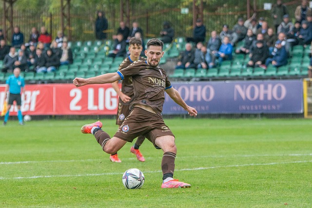 某国脚飞行十小时赶回备战